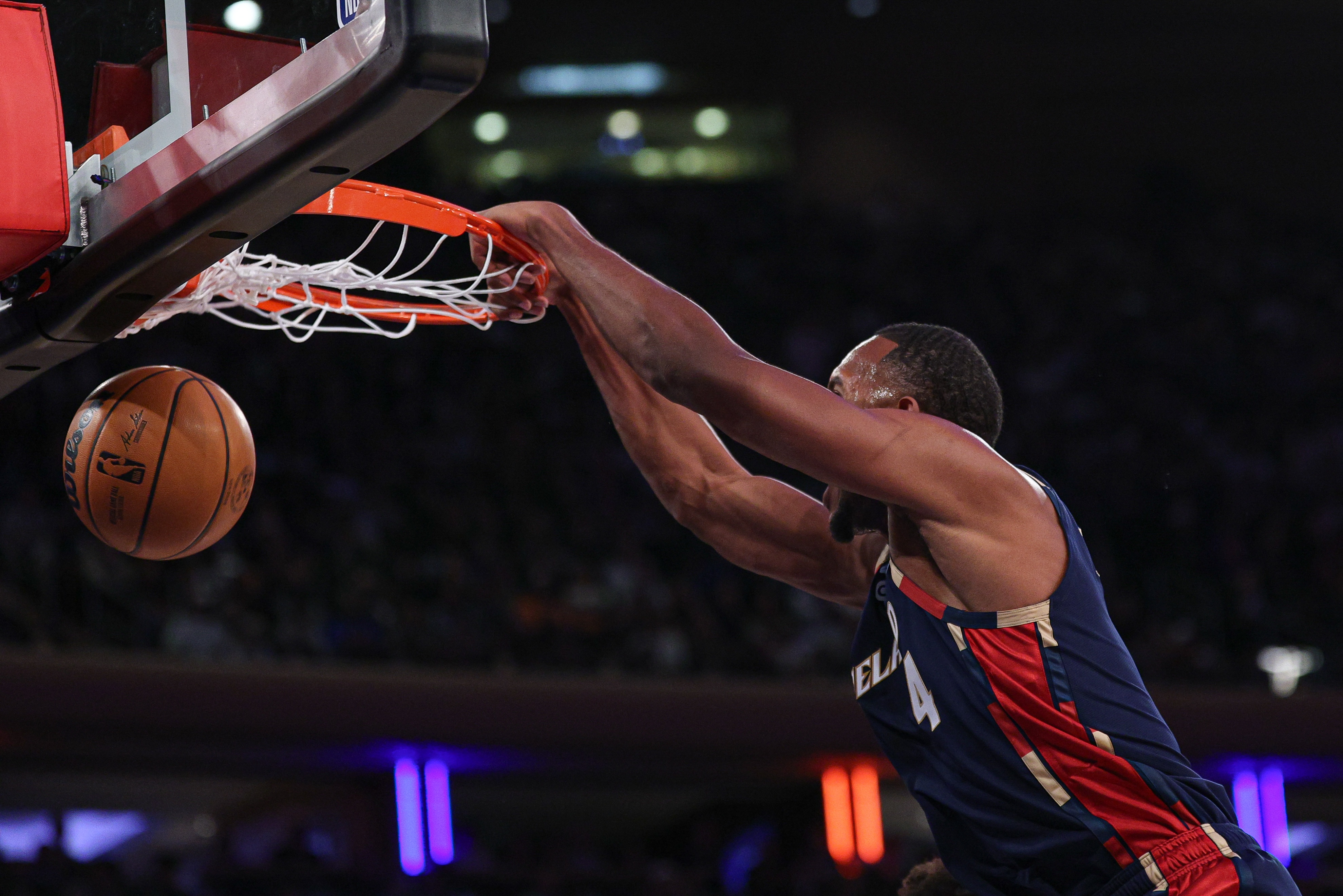 攻防俱佳！莫布里24中13砍下29分13板7助4帽 正负值+17